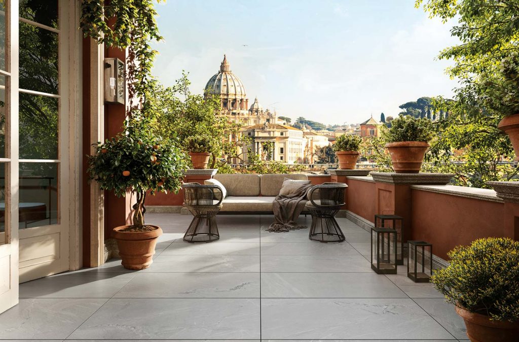 Terrasse avec plancher surélevé, dalles céramique Way de Novoceram width=