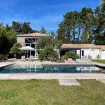 Piscine avec plage californienne, Collection Tiber, aspect travertin