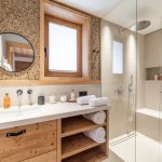 Salle de bain carrelée - Les Chalets Altaï