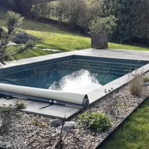 Piscine avec Château - Bazzoli Paysagiste