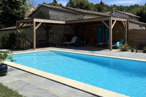Une terrasse de piscine avec Zéphyr