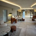 Hôtel Chabran avec collection aspect pierre Château - Concept Déco