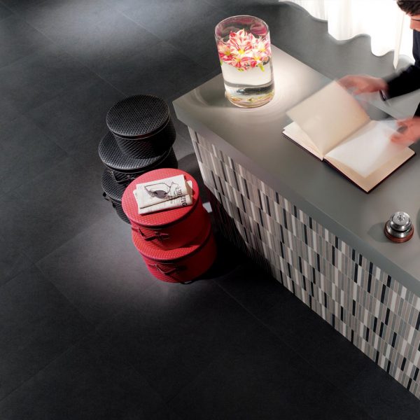 Moon Anthracite 60x60