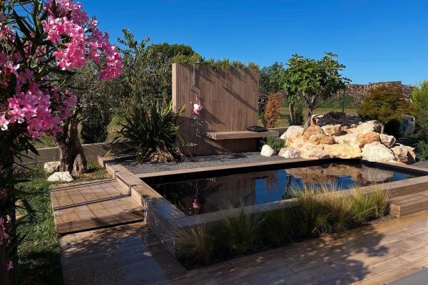 Buiteninrichting met zwembad