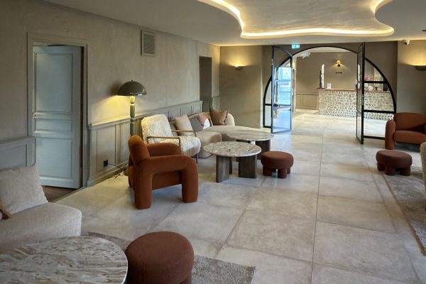 Renovatie van de receptie van Hotel Chabran
