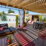 Schaduwrijk terras met tegels met houtlook - G.Despagnet